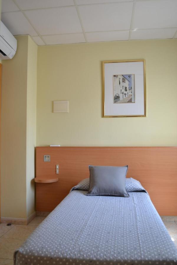 Hostal Bartis Figueres  Pokój zdjęcie