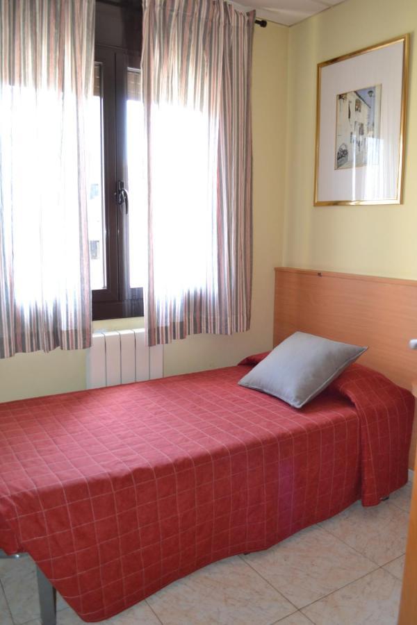 Hostal Bartis Figueres  Zewnętrze zdjęcie